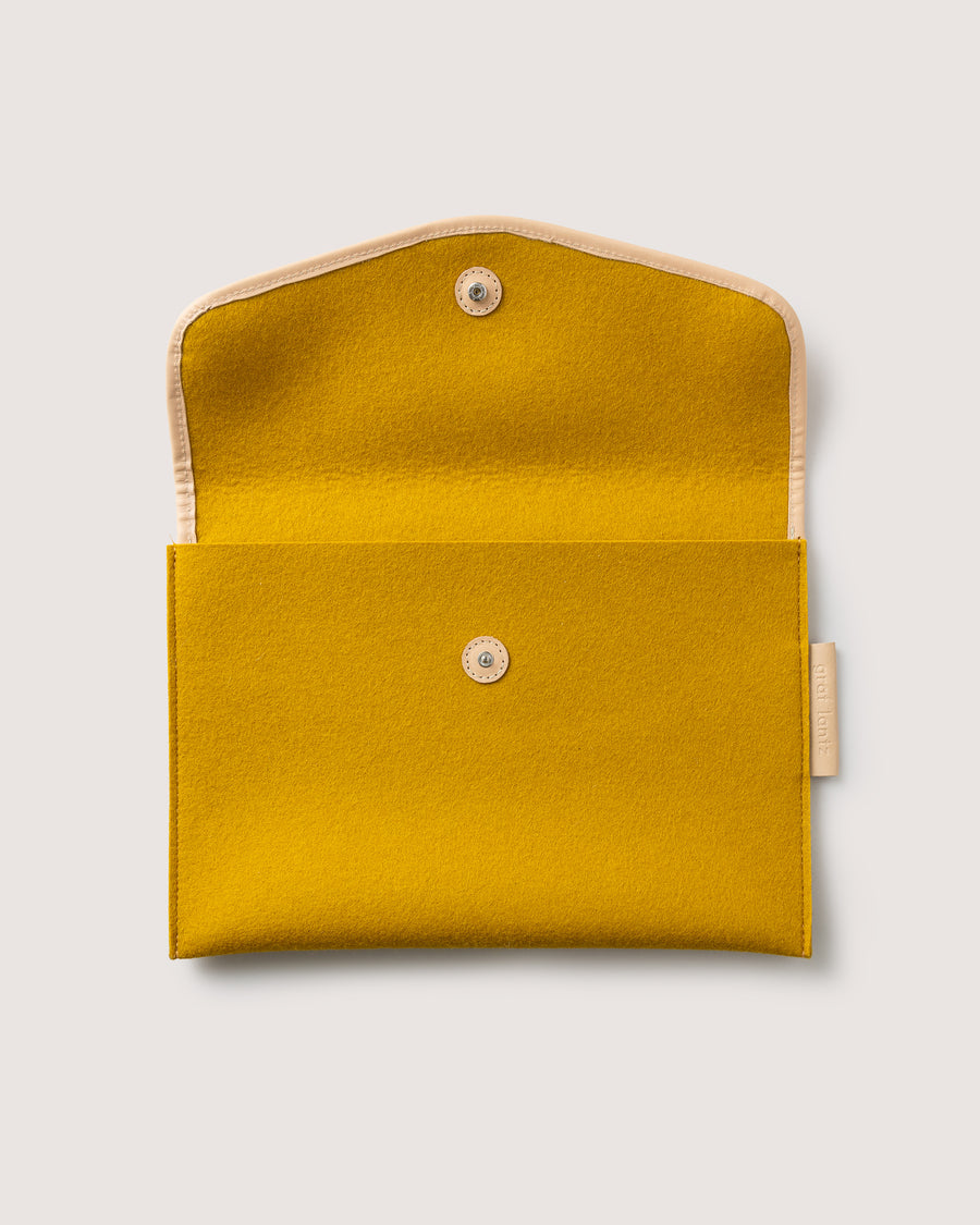 Our 14 inch laptop sleeve. Here in dijon color.