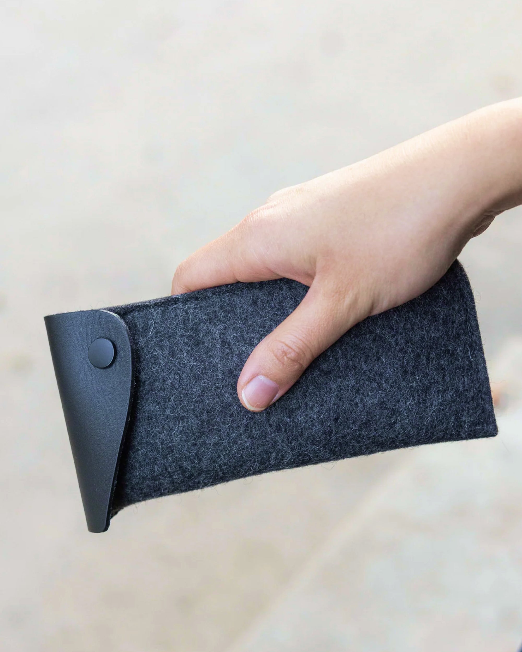 Anzen Merino Wool Eyeglass Sleeve in Charcoal | Graf Lantz
