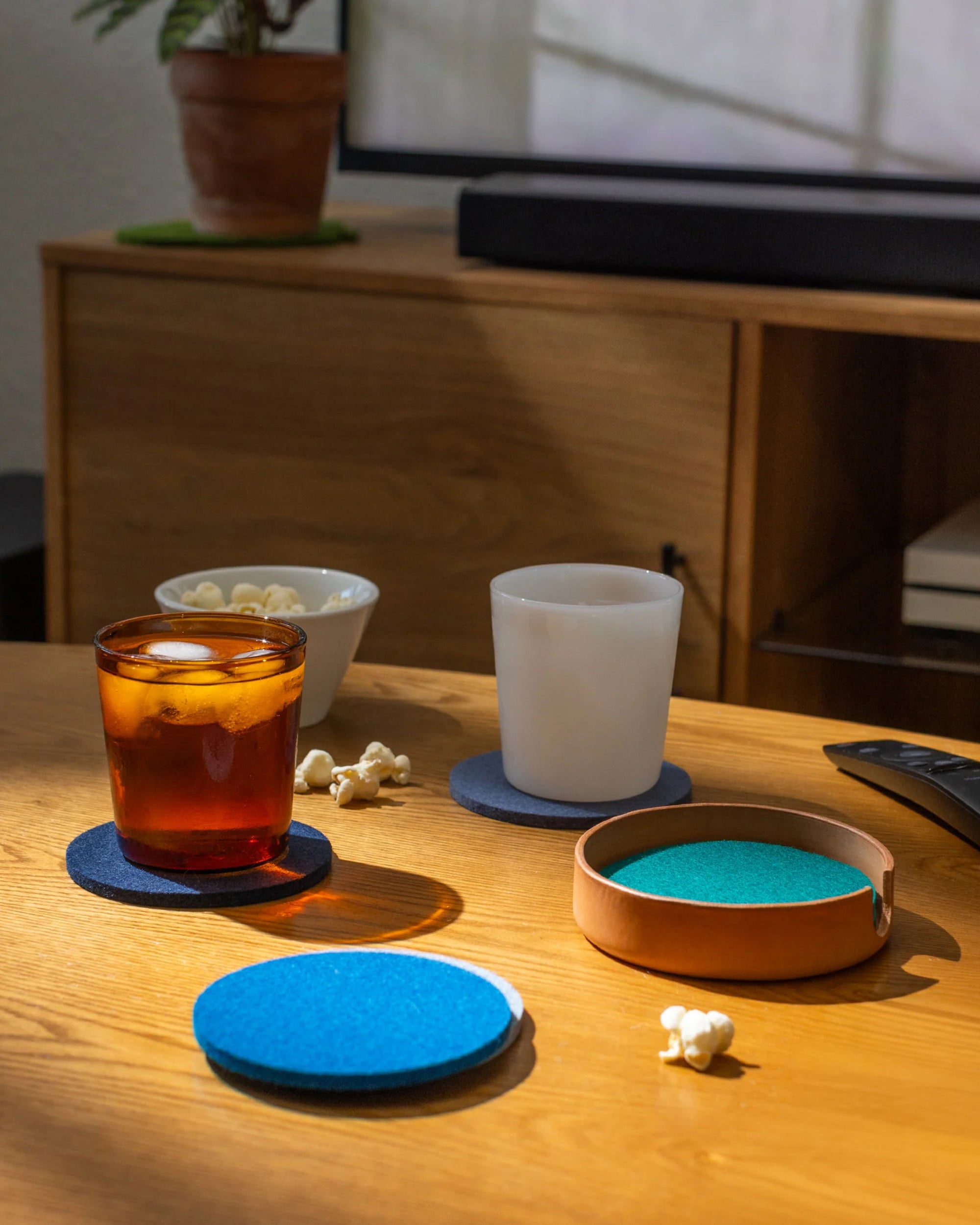 Kobon Leather/Merino Wool Round Tray 6 Pack Coaster Set