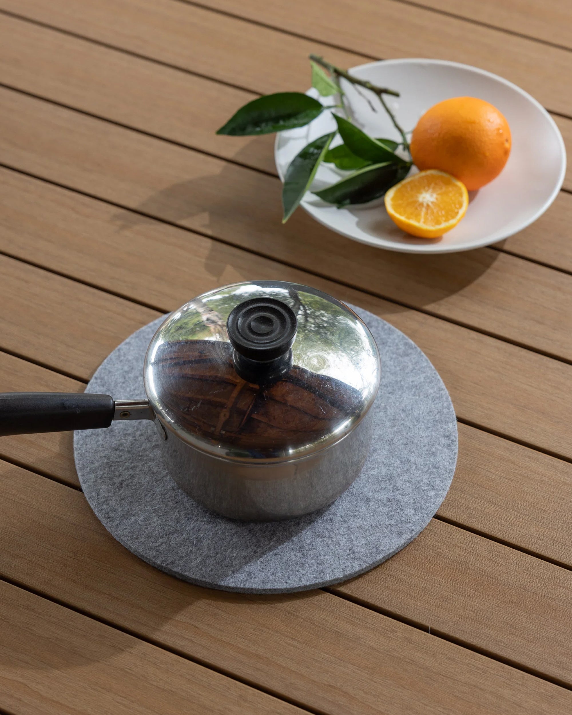 【Martin, Hall & Co】クイーンズパターン グレービーレードル Round Merino Wool Trivet 10