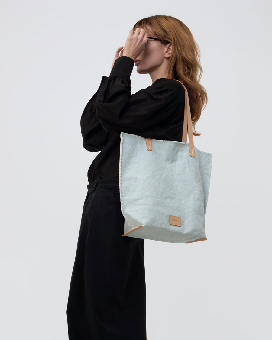 HANA トートバッグ Hana 100% Hand Dyed Cotton Canvas Tote Bag in Horizon | Graf Lantz