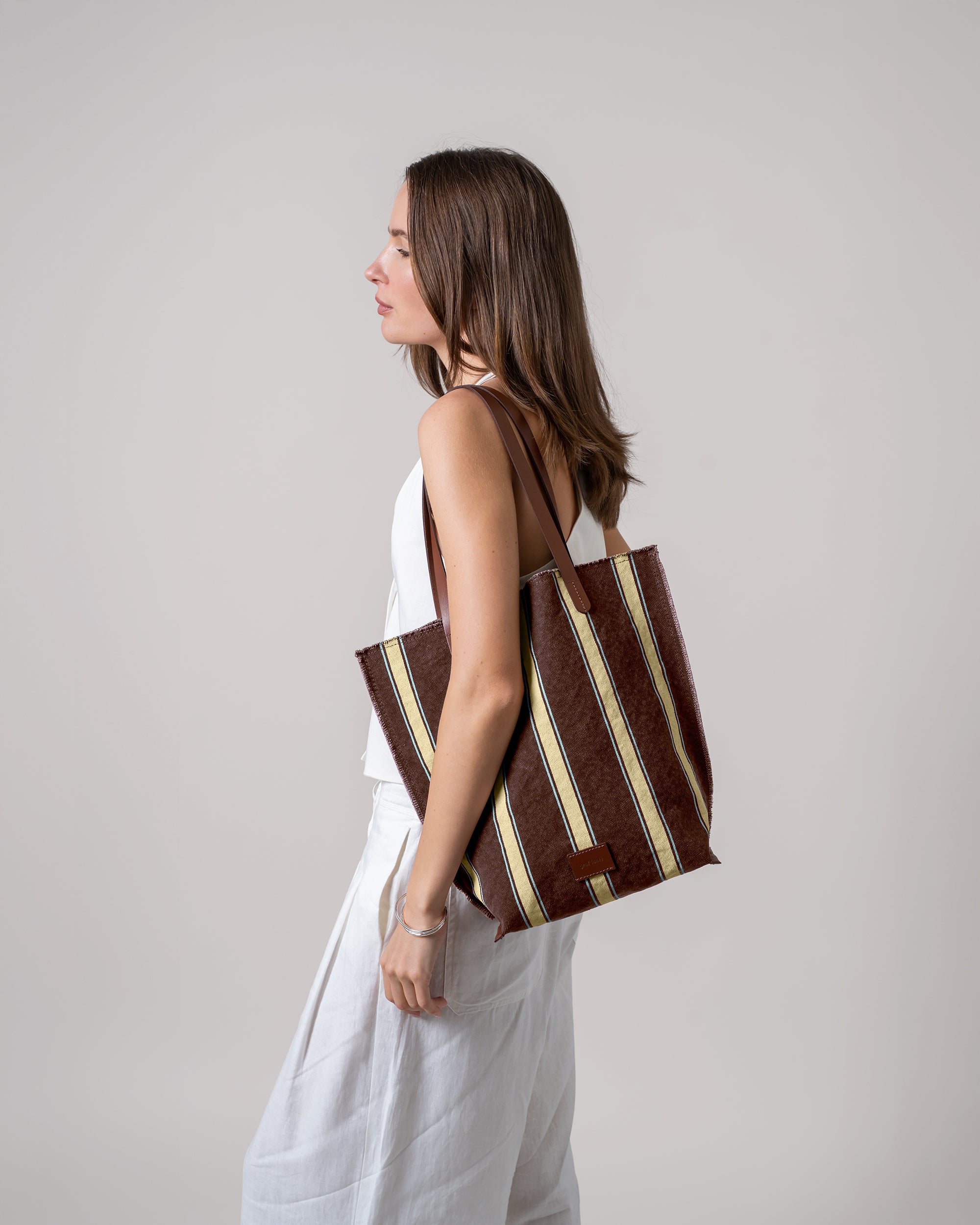 Hana Canvas Tote in Vinyard