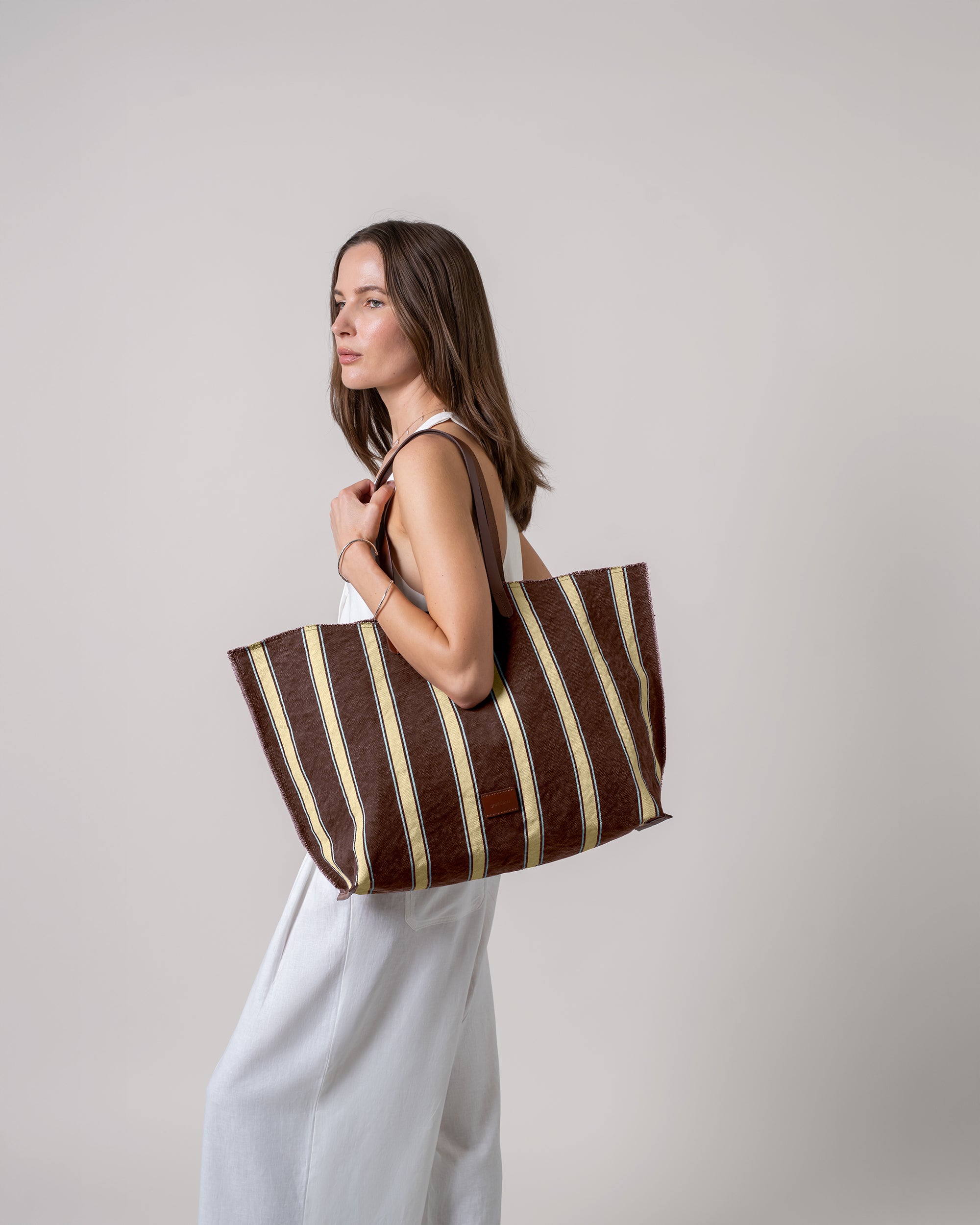 Liquorbrand Bonneville グリッターハンドバッグ Hana Canvas Boat Bag | Graf Lantz