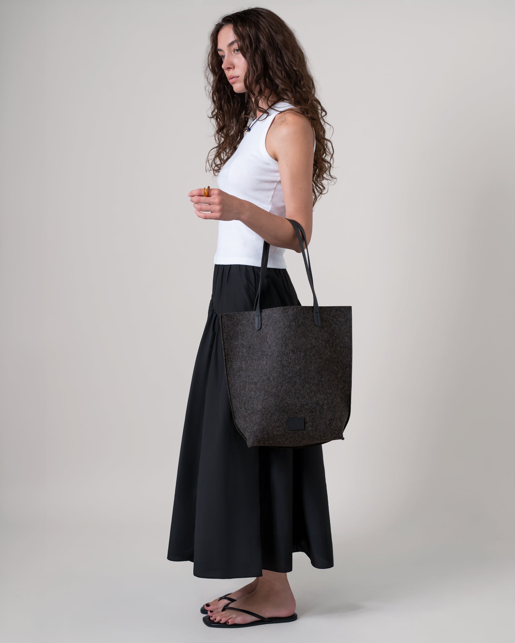 Hana Merino Wool Tote Bag in Charcoal | Graf Lantz