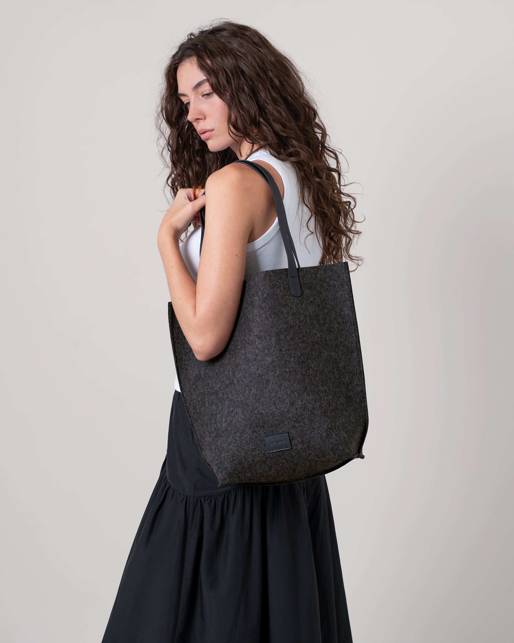 Hana Merino Wool Tote Bag in Charcoal | Graf Lantz