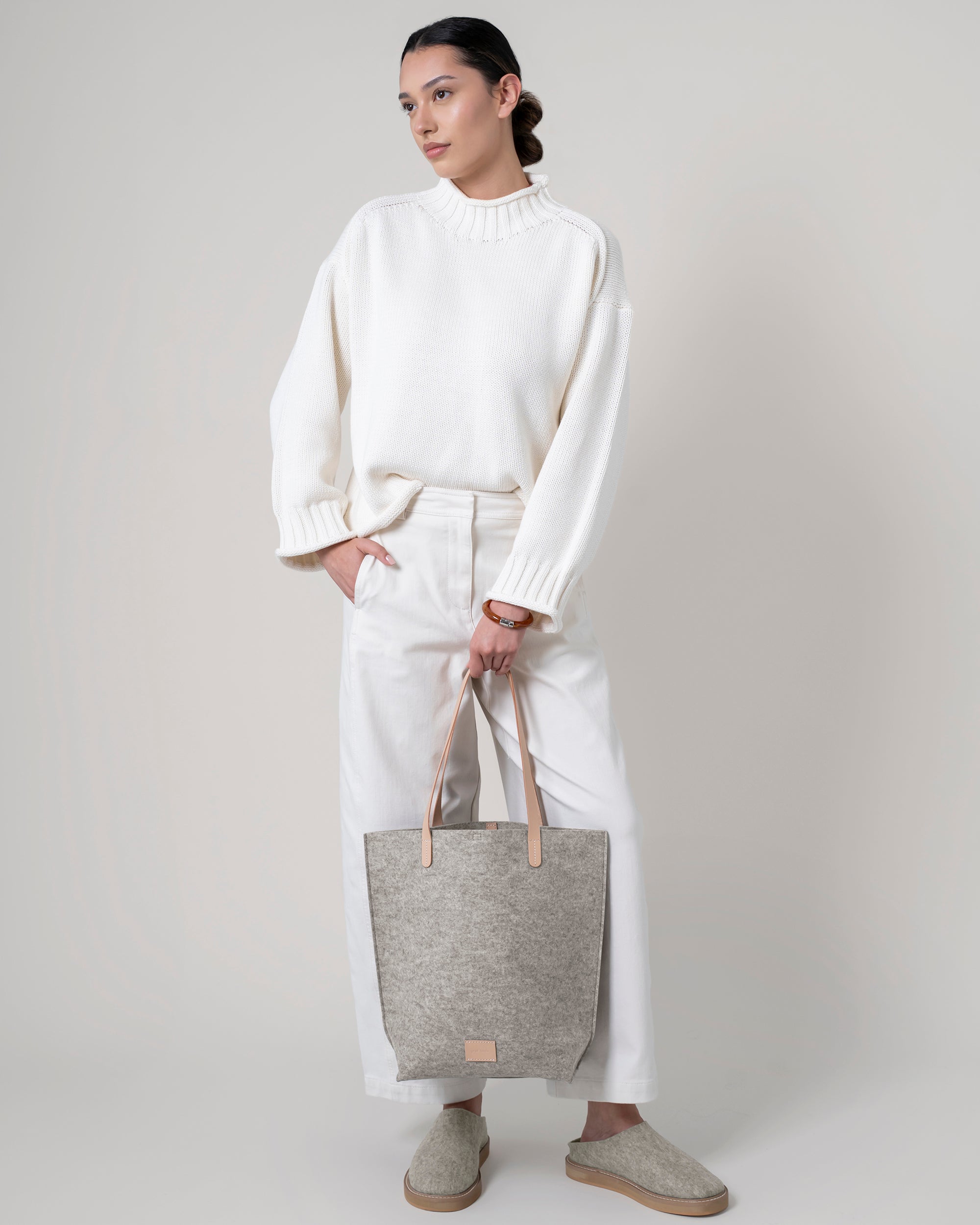 ① hana Hana Merino Wool Tote Bag in Gray | Graf Lantz