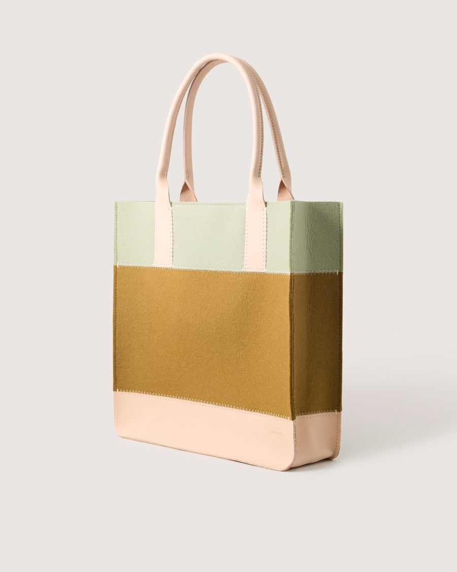 Jaunt Merino Wool Tote in Dark Gray and Black | Graf Lantz