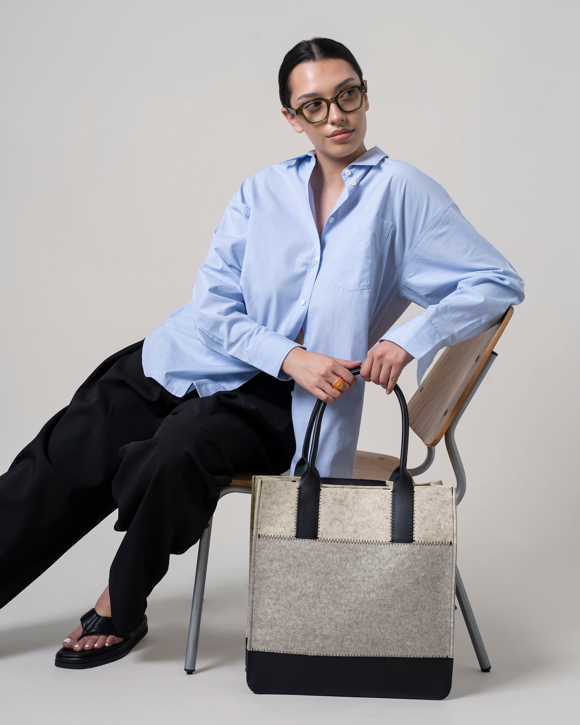 Jaunt Merino Wool Tote in Dark Gray and Black | Graf Lantz