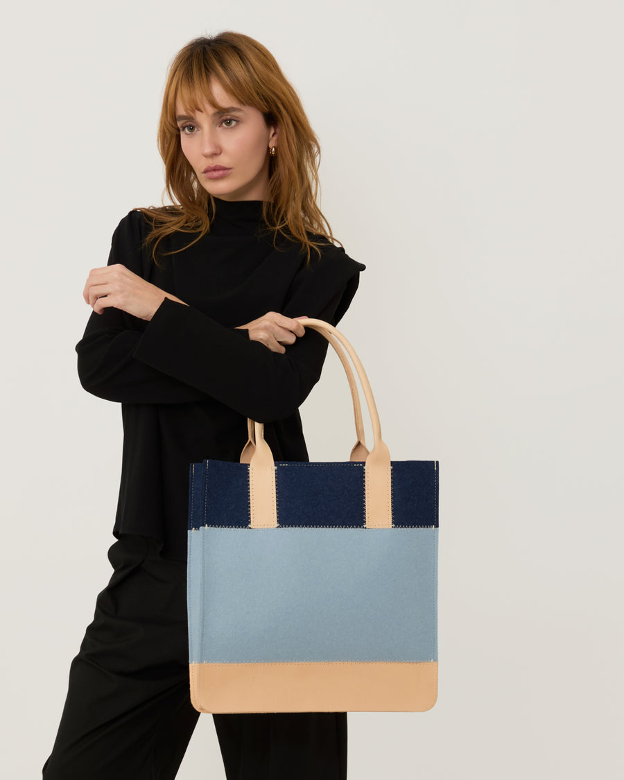 Jaunt Merino Wool Tote in Dark Gray and Black | Graf Lantz