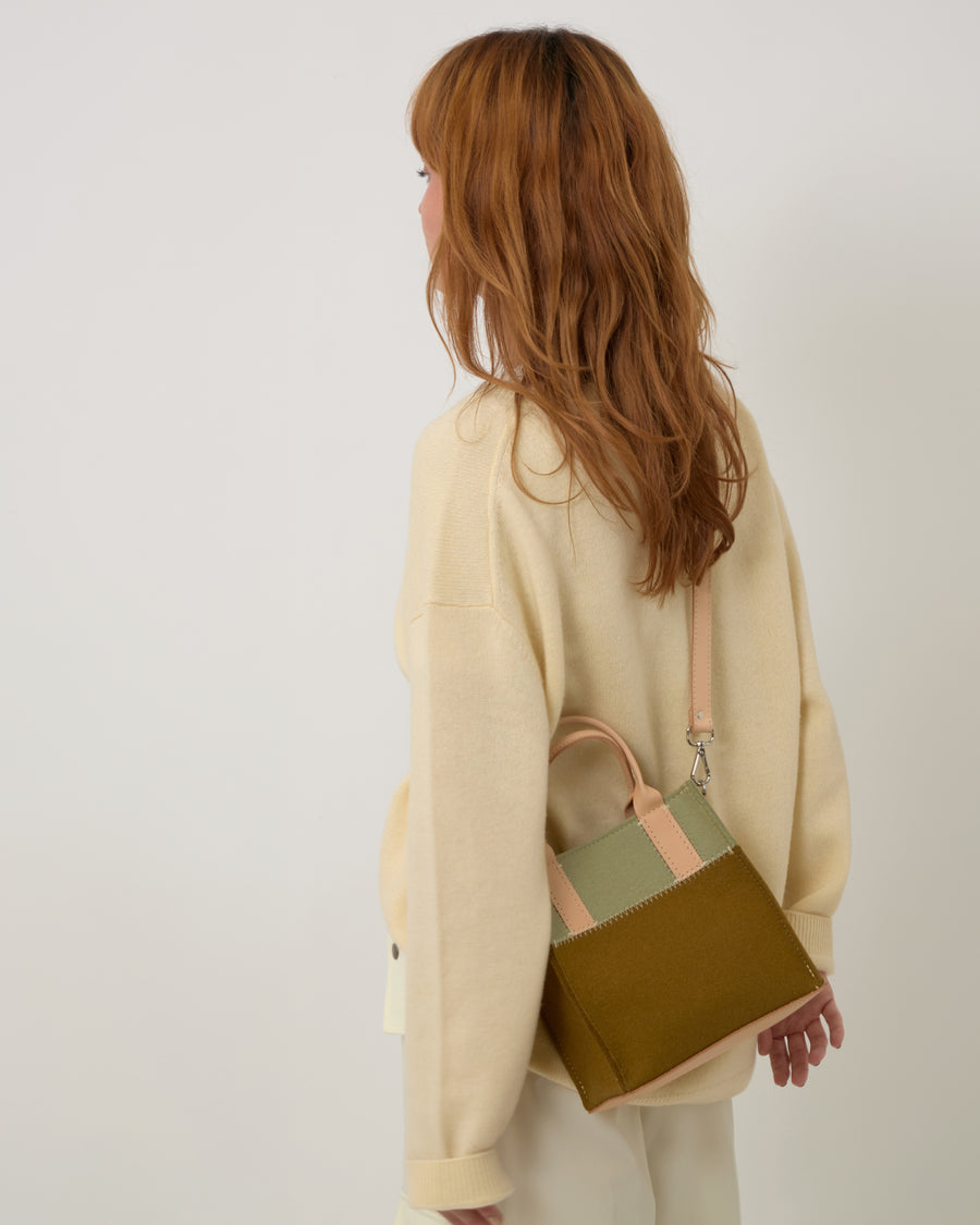 Jaunt Merino Wool Mini Crossbody in Granite and Black | Graf Lantz