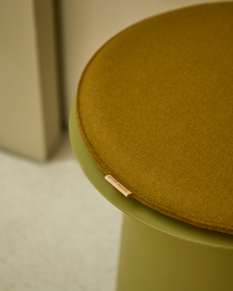Zabuton Merino Wool Round Seat Pad in Charcoal | Graf Lantz