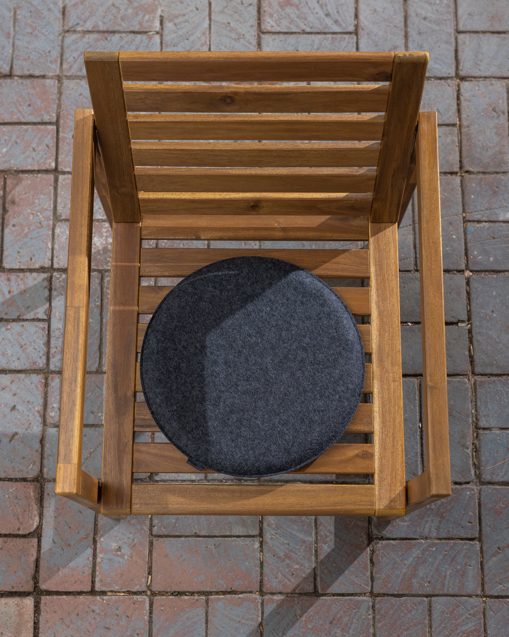 Zabuton Merino Wool Round Seat Pad in Charcoal | Graf Lantz