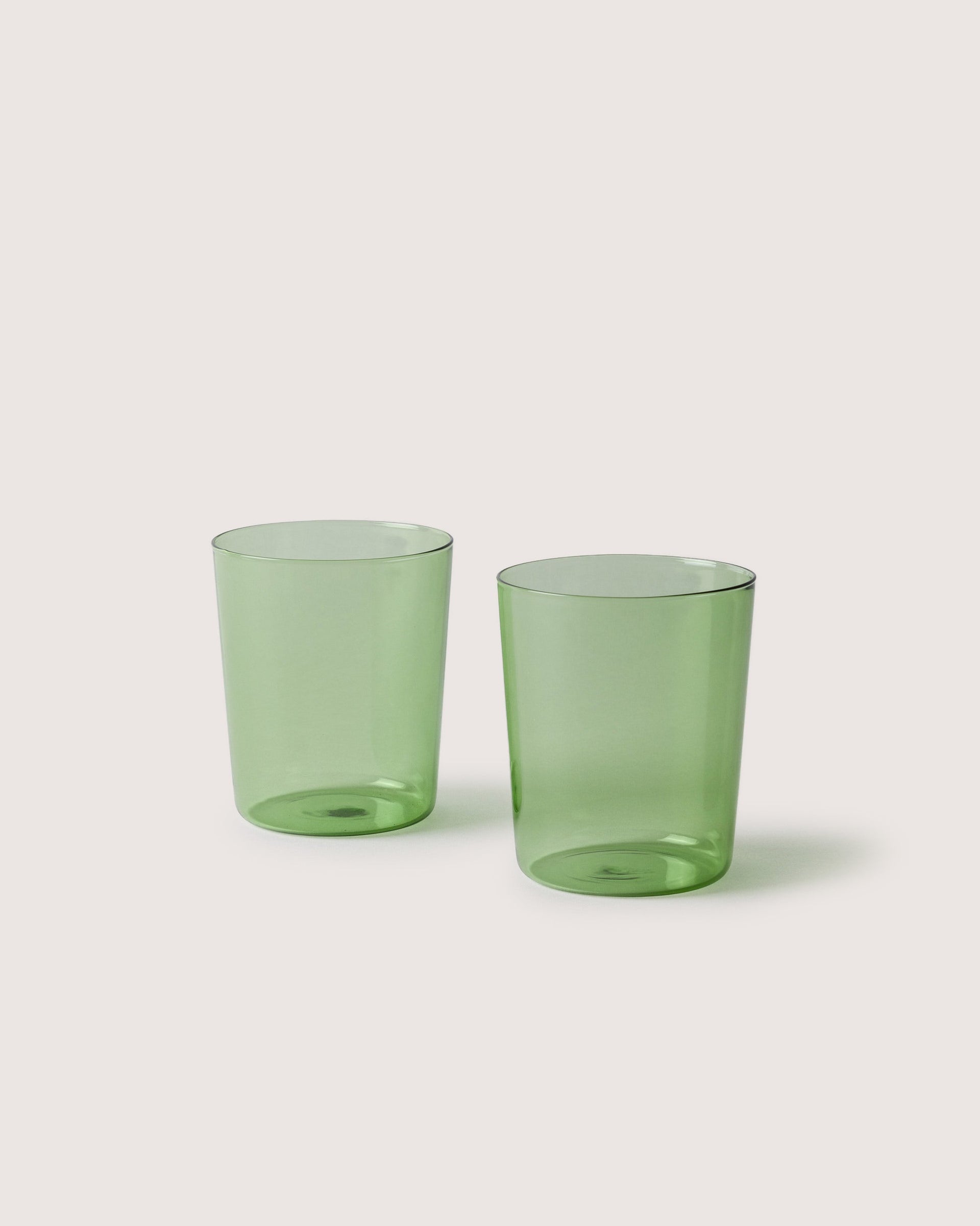 Two large Glas Tumbler in color Cactus, white background