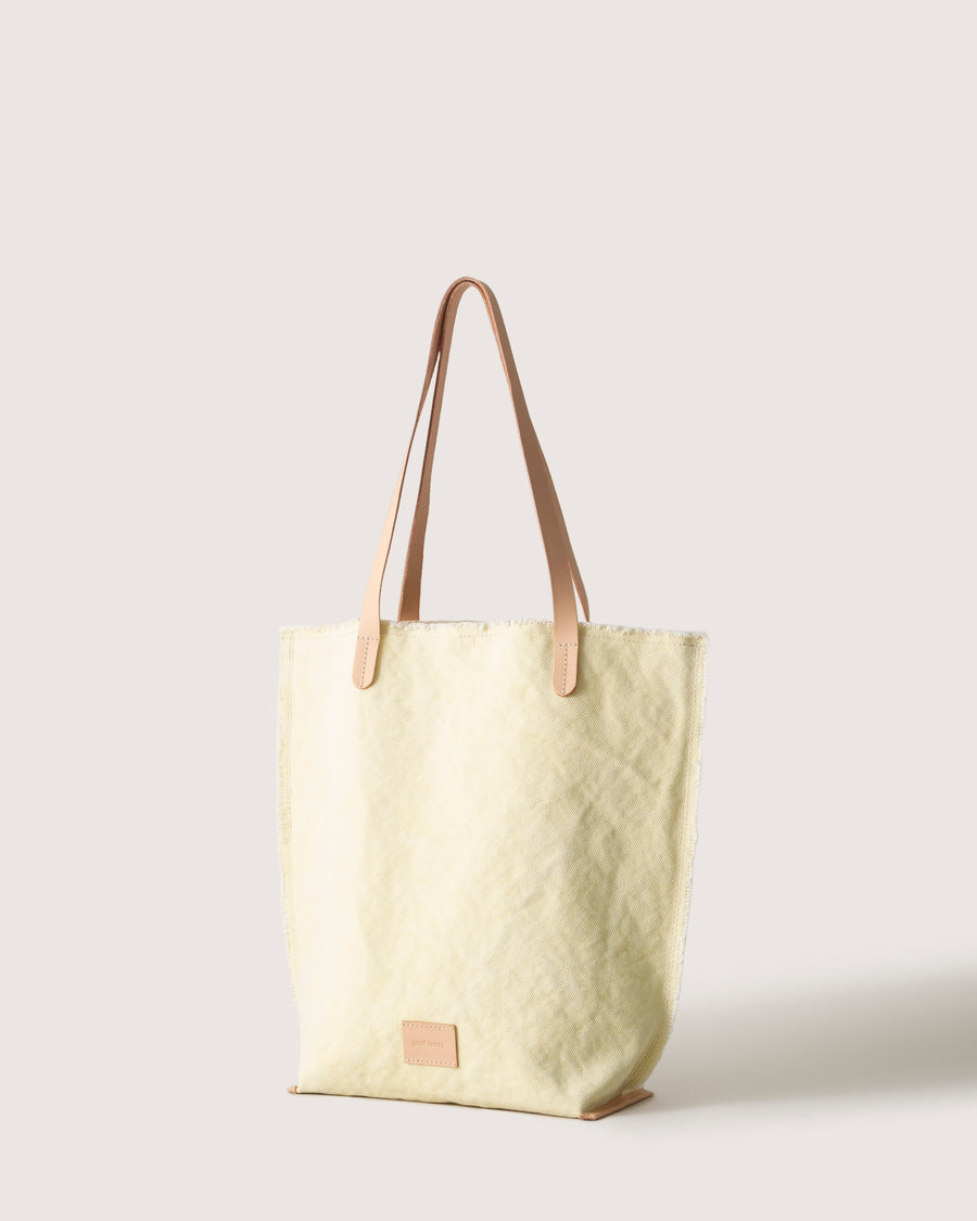 Extra strong for everyday use: our Hana Canvas Tote. Here in limoncello color 