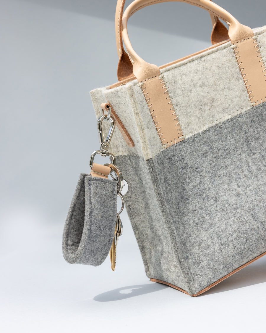 The Loop Fob is an elevated update to one of our most popular styles. Here in granite color
