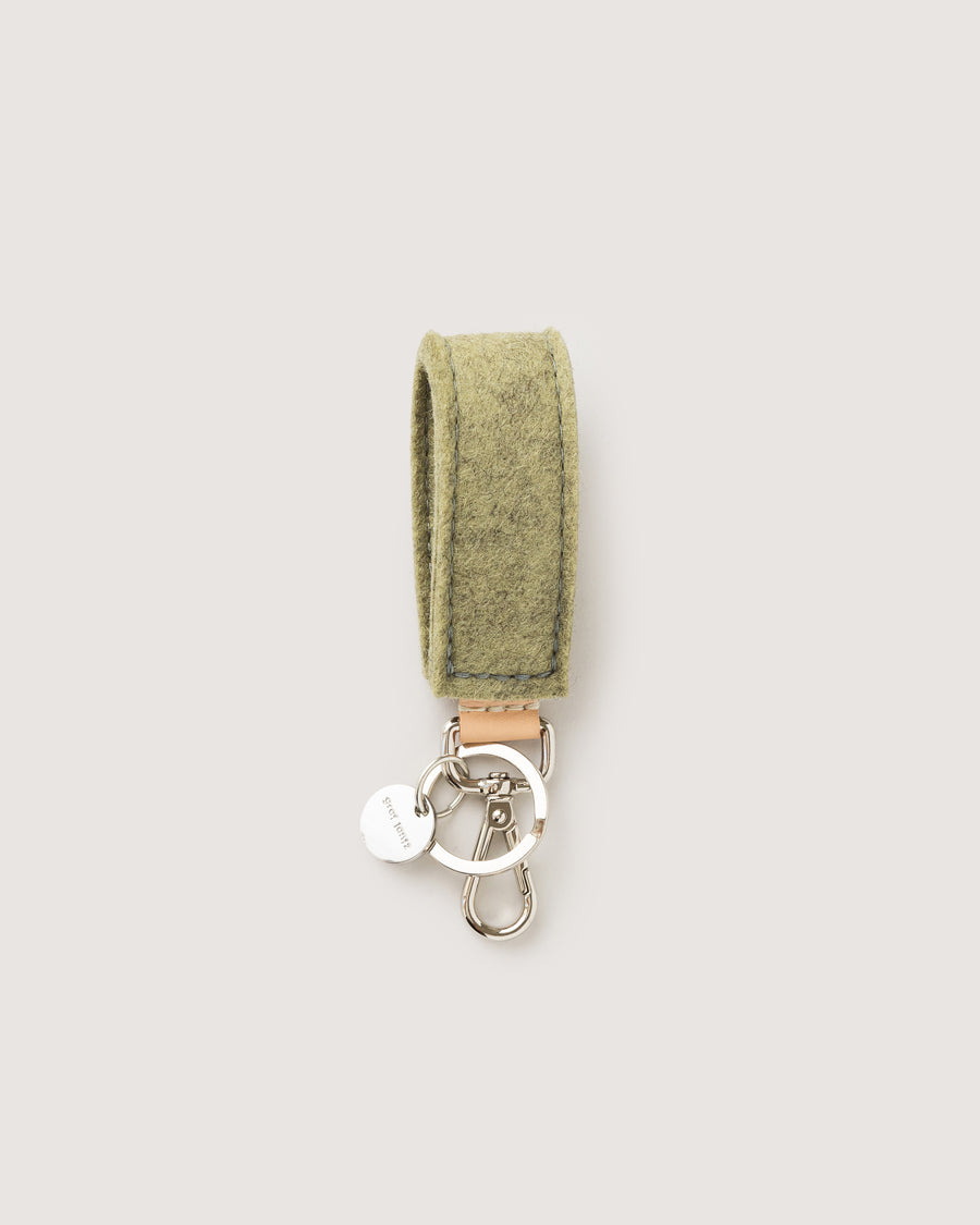 The Loop Fob is an elevated update to one of our most popular styles. Here in sage color