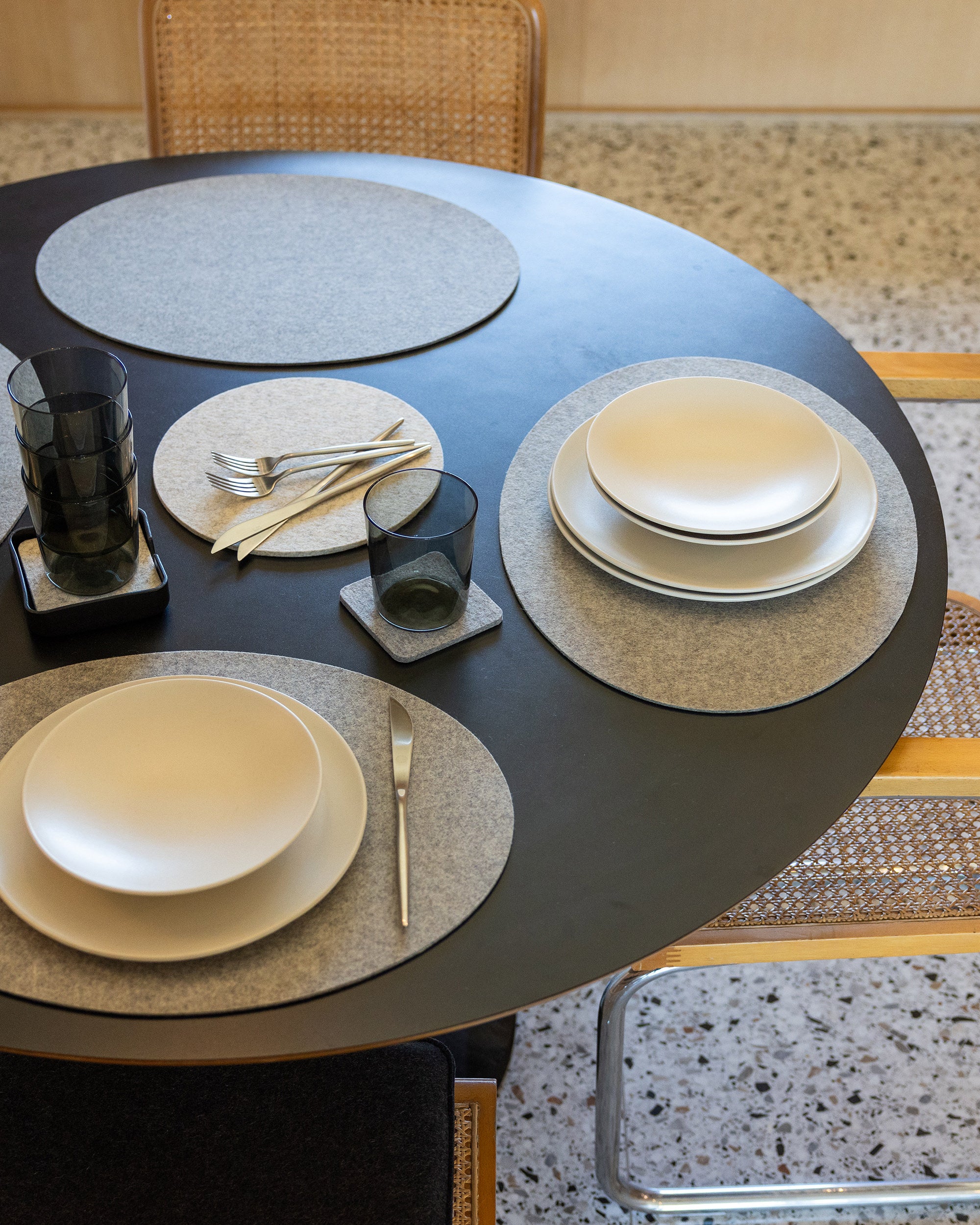 meeth LIFESTYLE PLATE グレー Oval Merino Wool Placemat in Granite | Graf Lantz