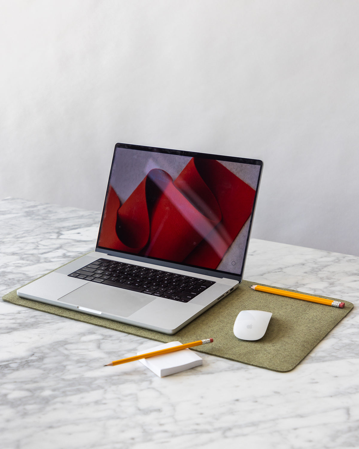 Which Desk Mat Is Right For Your Desk Setup? (Wool vs Leather vs